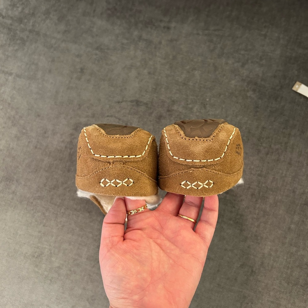 UGG Slip ons - Picture 4 of 9